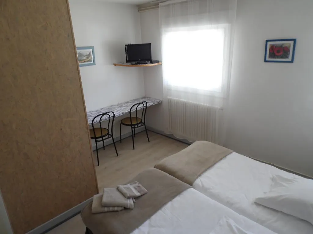 Auberge De Lamagistere 2*,  France