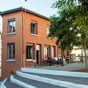 la-maison-rouge-backpacker-hostel.hotels-rhonealpes.com/